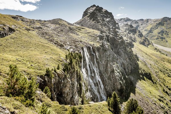 imposanter Wasserfall bei der Anton-Renk-Hütte