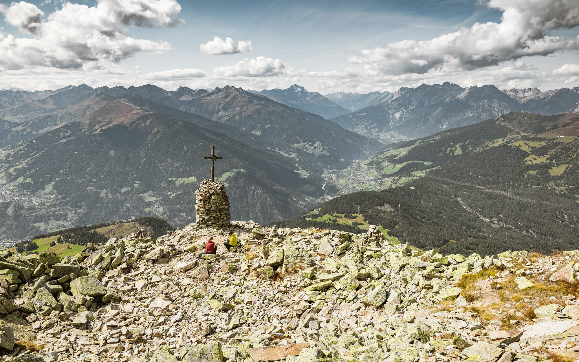 eindrucksvolle Gipfel und Täler im Tiroler Oberland | 