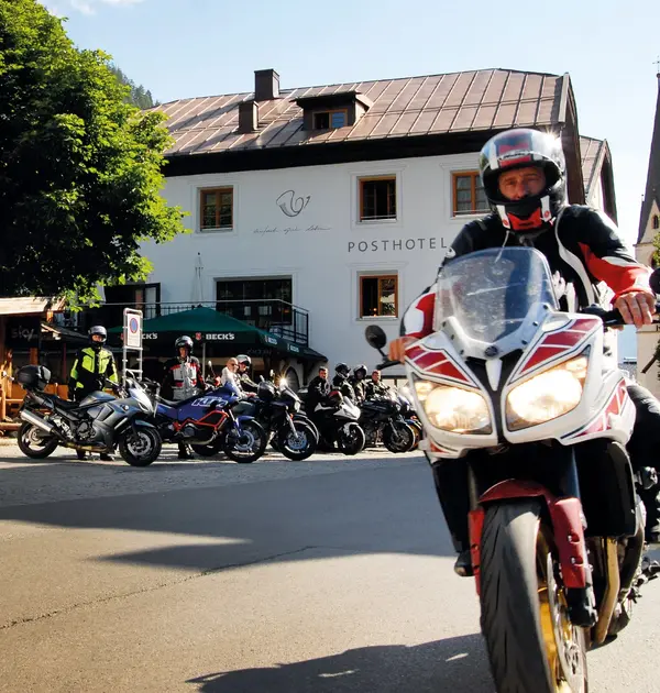 Motorradtouren starten direkt beim Posthotel Pfunds