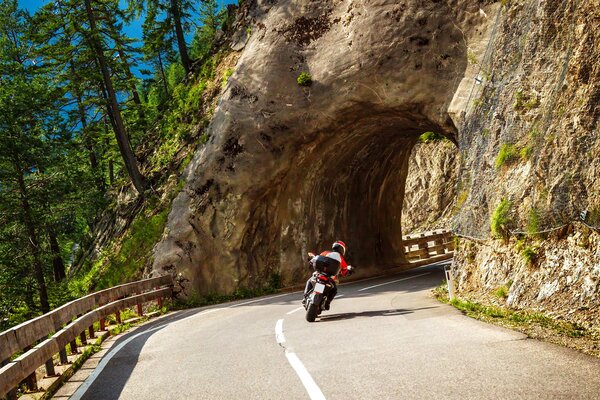Motorradfahren im Dreiländereck Österreich - Schweiz - Italien